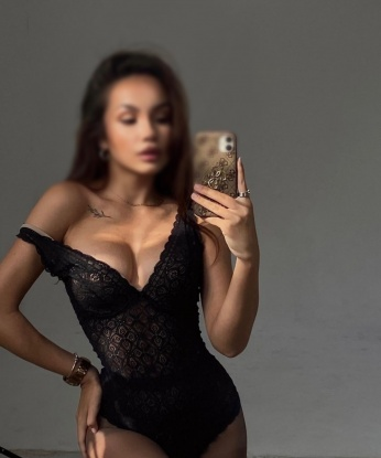 Я опытна и обладаю всеми секретными техниками, чтобы удовлетворить тебя. Я могу быть твоей забавной шалуньей или страстной любовницей - выбор за тобой. У меня есть огромный выбор услуг: классический секс, оральный секс, анальный секс и многое другое. Я легко иду на контакт, поэтому не стесняйся рассказать мне о своих желаниях. Ты можешь отдохнуть со мной в уютной квартире в центре Москвы или я могу приехать к тебе. У меня есть множество положительных отзывов от довольных клиентов, которые покажут тебе, что я лучшая в своем деле. Выбери меня, и твои самые скрытые желания станут реальностью 😘🔥💋 6671, 18 лет